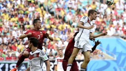  多特蒙德核心染红离场，十人应战惨遭逆转  