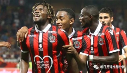  斯特拉斯堡vs尼斯爆发大规模冲突，多人染红被罚下  