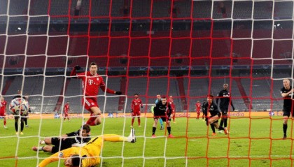  法兰克福主场击败拜仁终结对手十二连胜纪录  