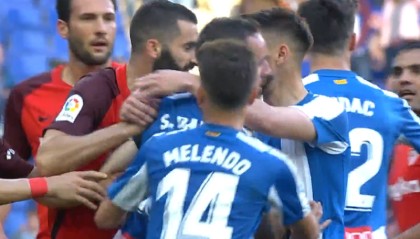  慕尼黑德比战火药味十足险冲突  