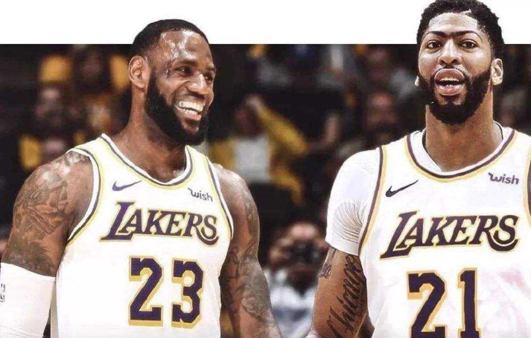  詹姆斯复出砍下赛季新高分  